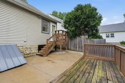 864 S Grandview Dubuque IA 52003