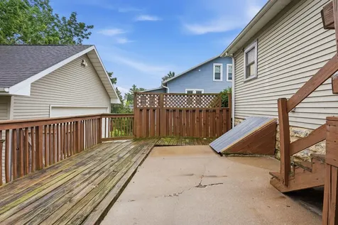 864 S Grandview Dubuque IA 52003