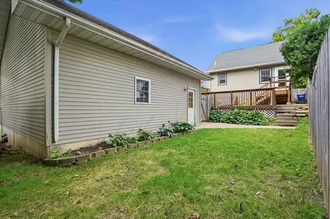 864 S Grandview Dubuque IA 52003