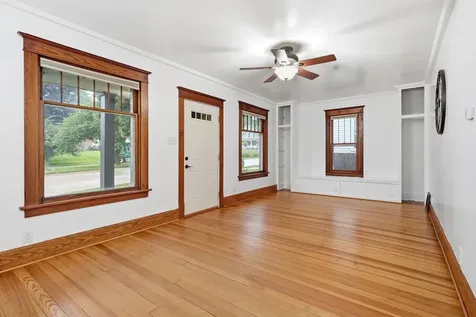 864 S Grandview Dubuque IA 52003