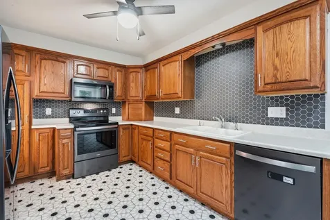 864 S Grandview Dubuque IA 52003