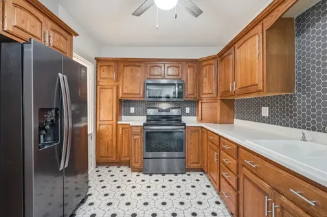 864 S Grandview Dubuque IA 52003