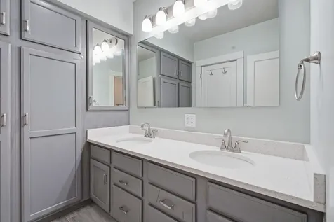 864 S Grandview Dubuque IA 52003