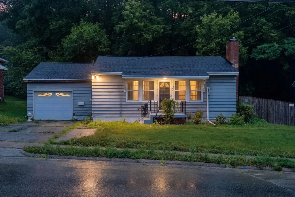 1025 W Locust Dubuque IA 52001