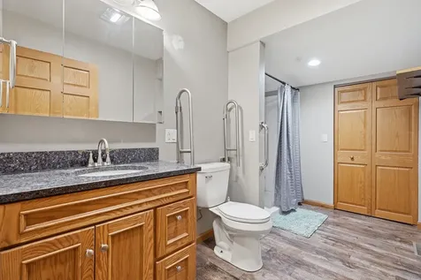 1025 W Locust Dubuque IA 52001