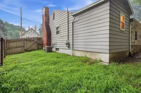 1025 W Locust Dubuque IA 52001