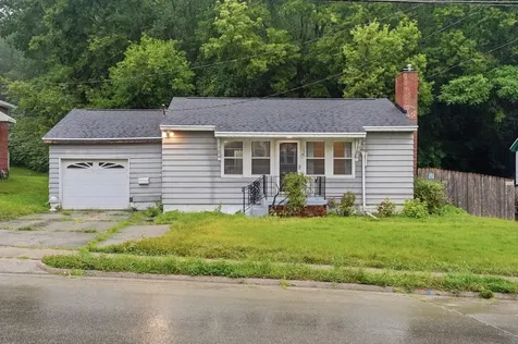 1025 W Locust Dubuque IA 52001