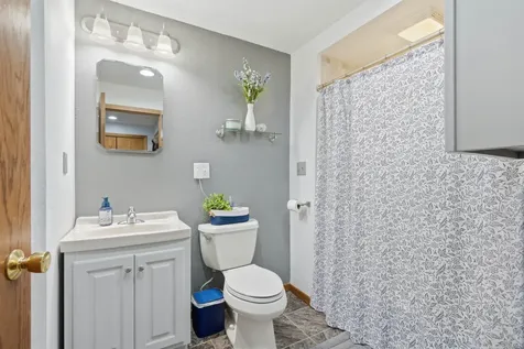 1738 N Grandview Dubuque IA 52001