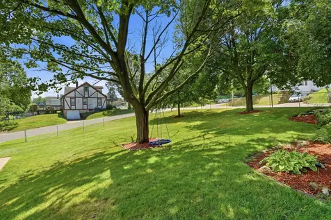 1738 N Grandview Dubuque IA 52001