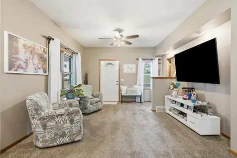 1738 N Grandview Dubuque IA 52001