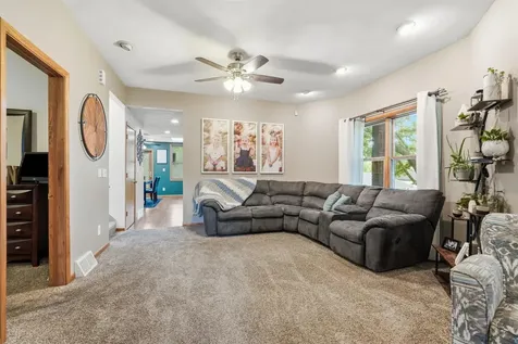 1738 N Grandview Dubuque IA 52001
