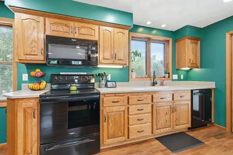 1738 N Grandview Dubuque IA 52001