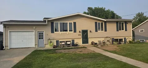 105 W Greene Castalia IA 52133