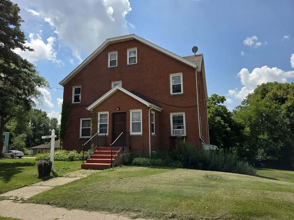 2705 Asbury Dubuque IA 52001