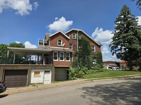 2705 Asbury Dubuque IA 52001