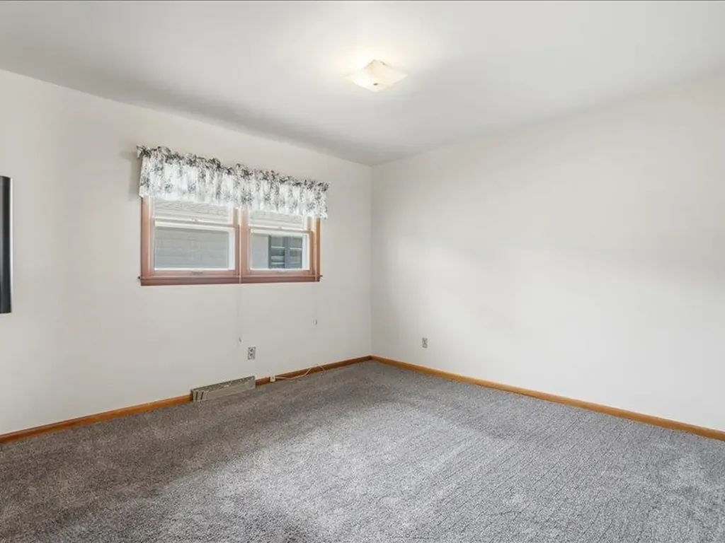 406 SE 8th Dyersville IA 52040