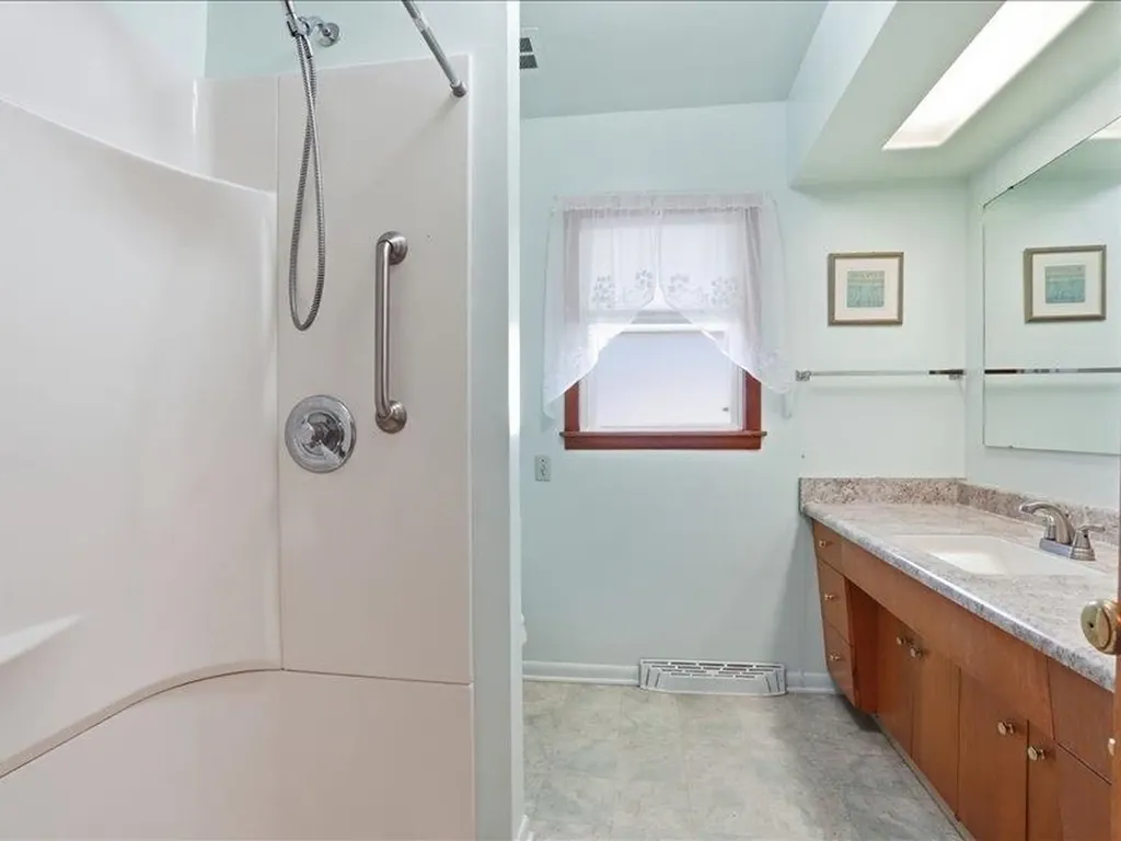406 SE 8th Dyersville IA 52040