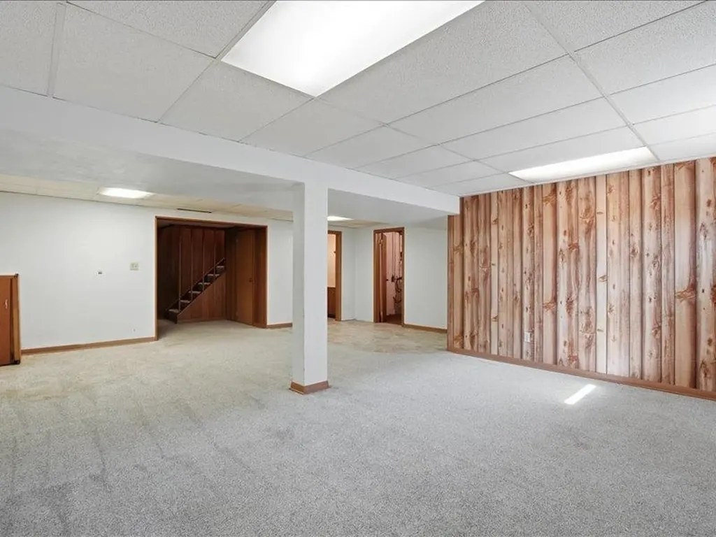 406 SE 8th Dyersville IA 52040