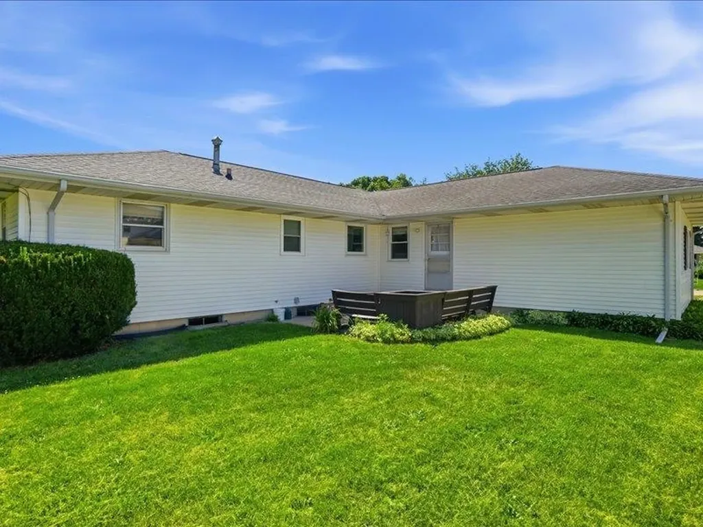 406 SE 8th Dyersville IA 52040