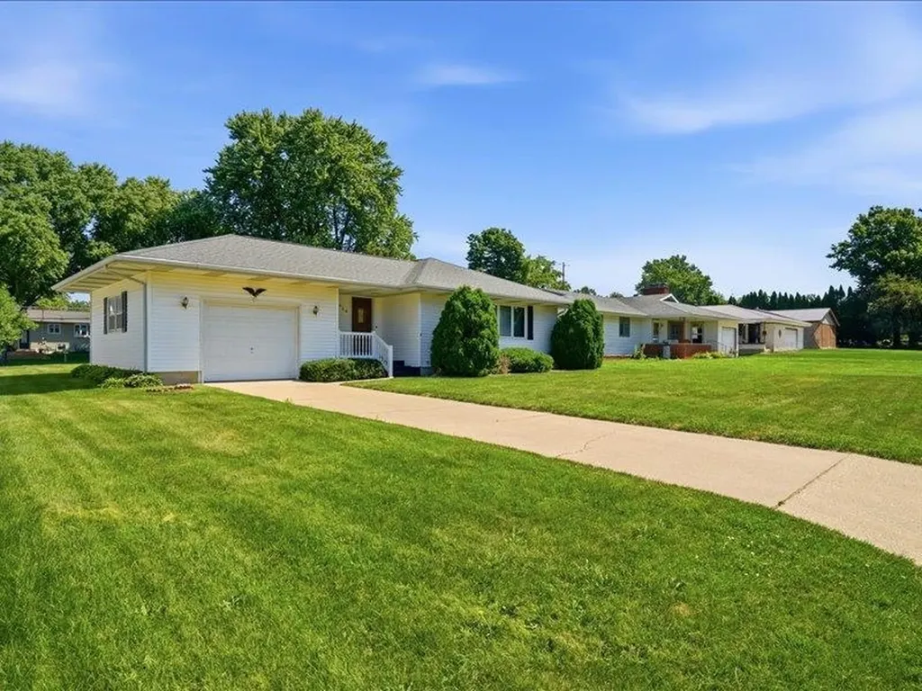 406 SE 8th Dyersville IA 52040