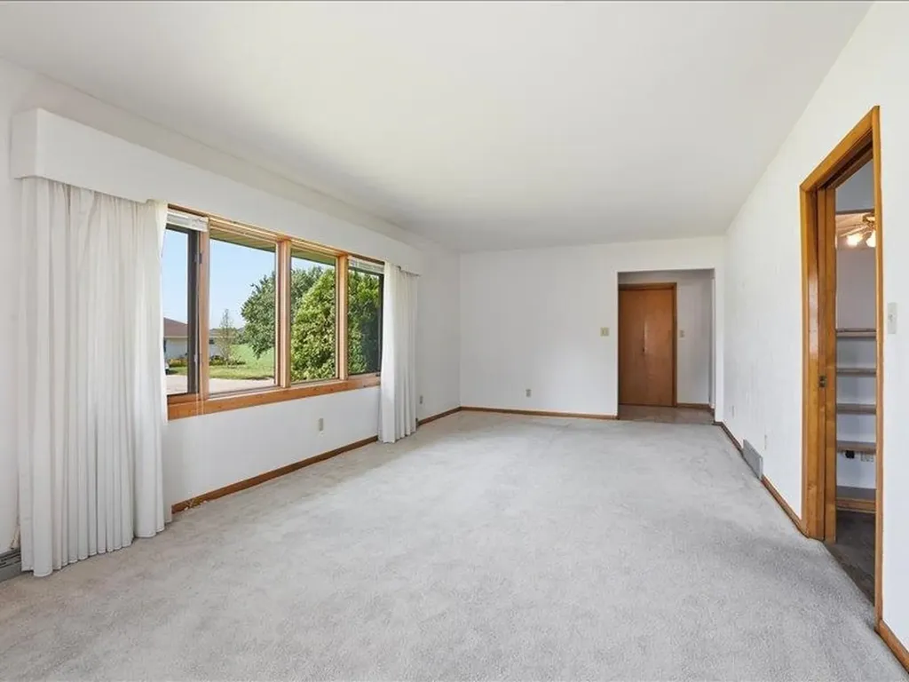 406 SE 8th Dyersville IA 52040