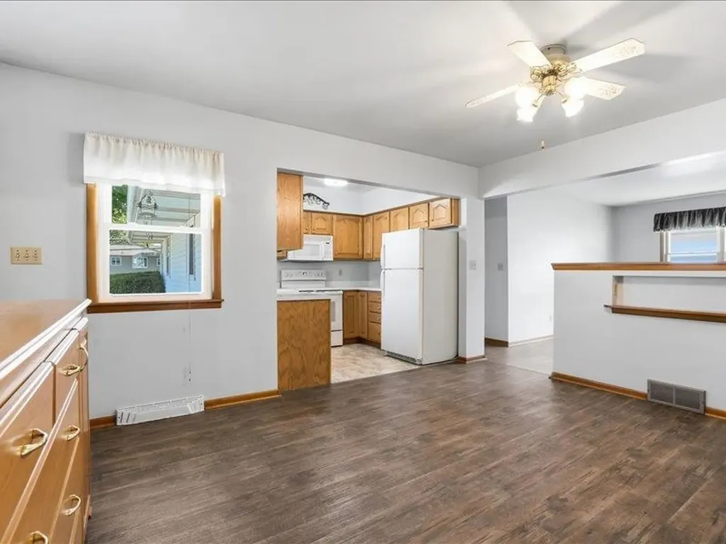 406 SE 8th Dyersville IA 52040