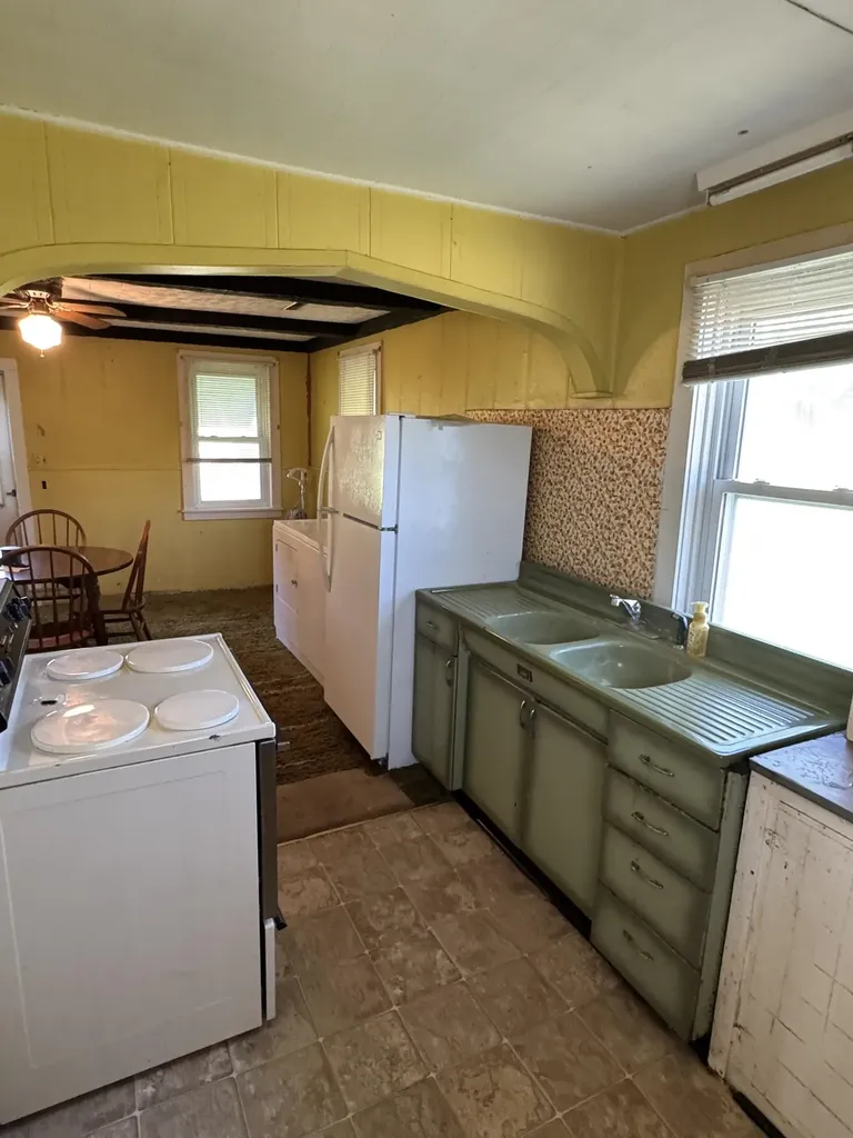 1126 SE 2nd Dyersville IA 52040