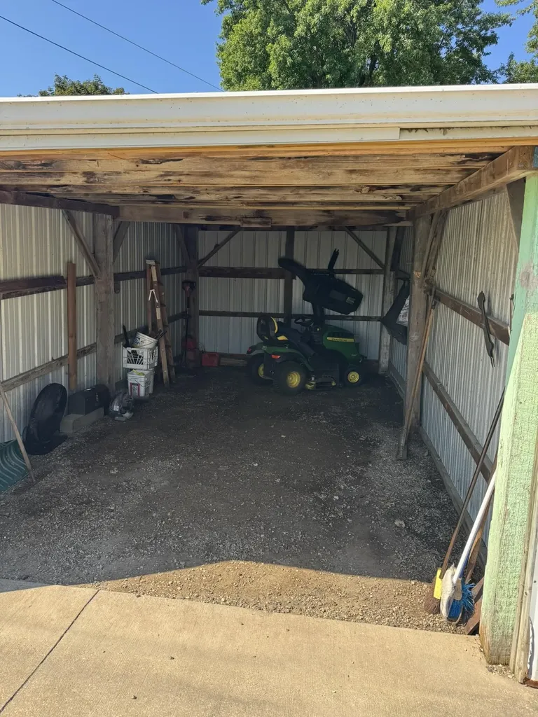 1126 SE 2nd Dyersville IA 52040