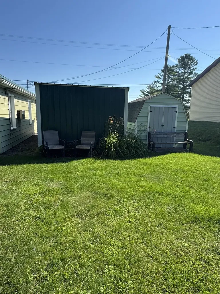 1126 SE 2nd Dyersville IA 52040