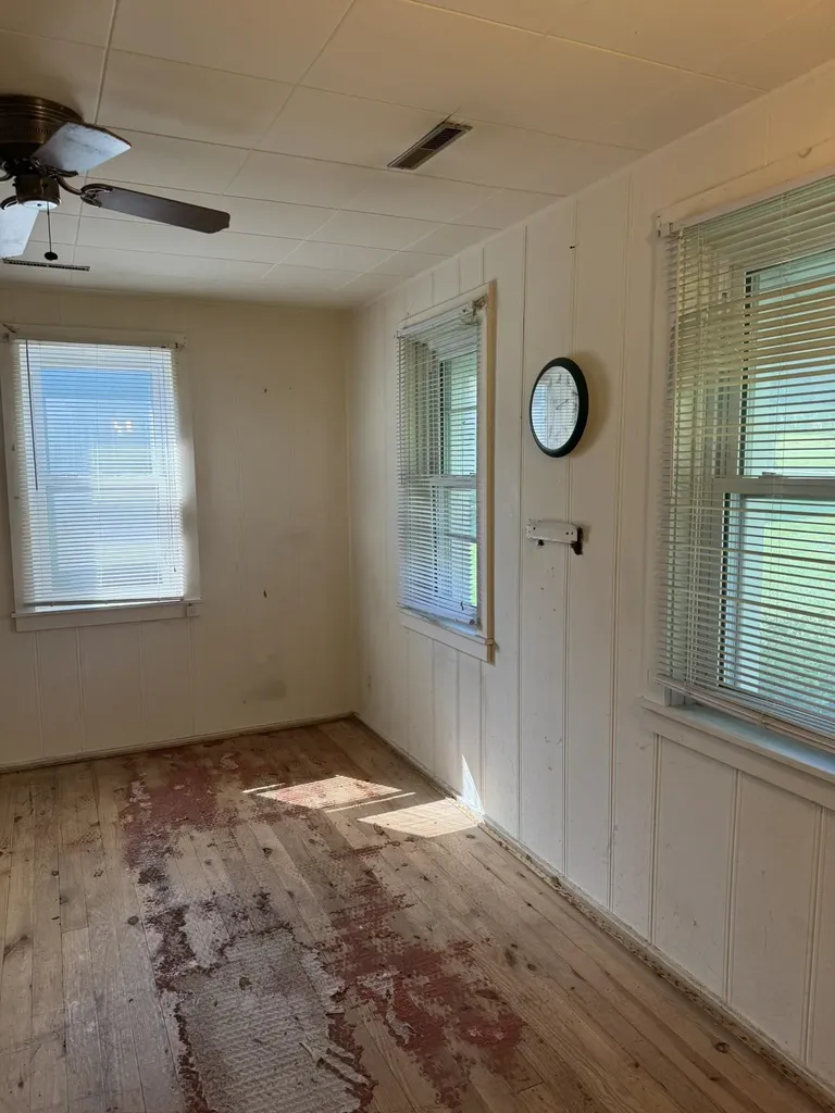 1126 SE 2nd Dyersville IA 52040