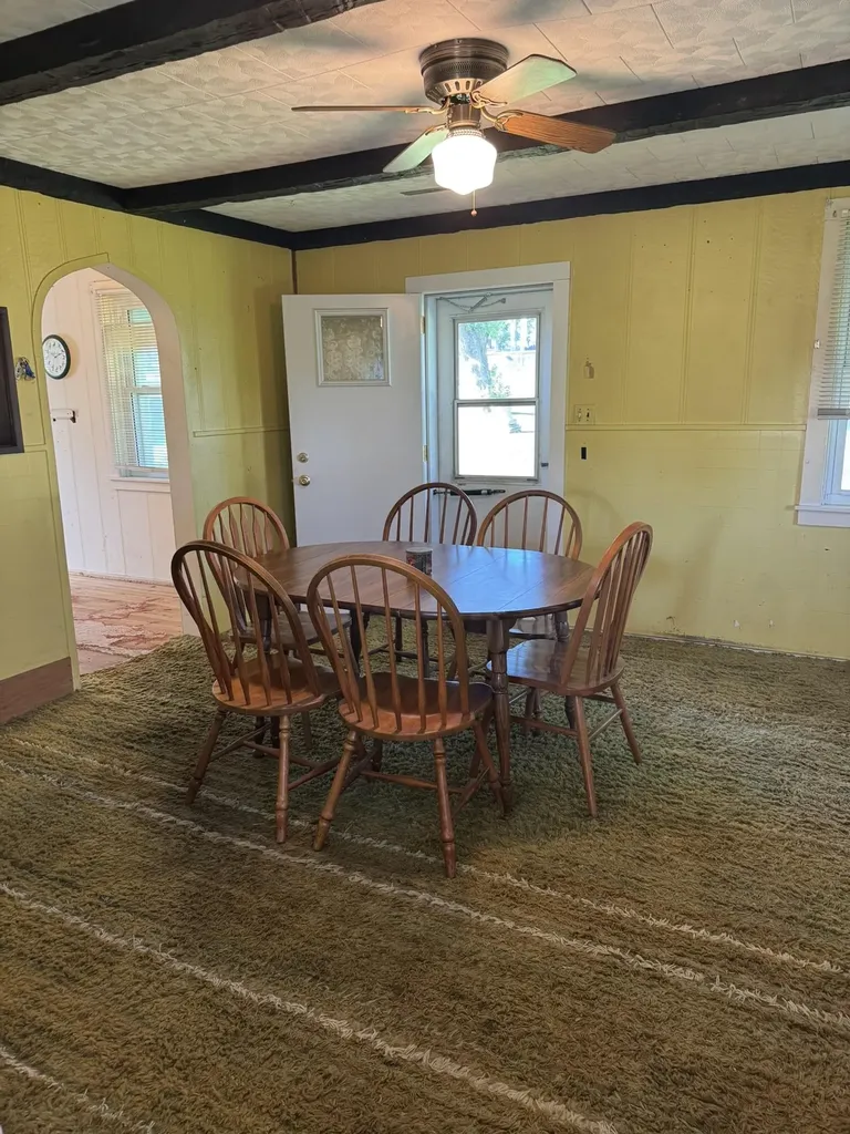 1126 SE 2nd Dyersville IA 52040