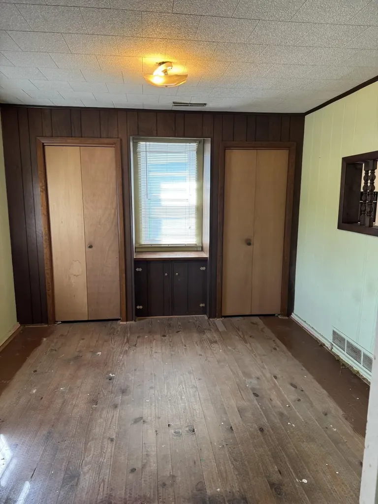 1126 SE 2nd Dyersville IA 52040