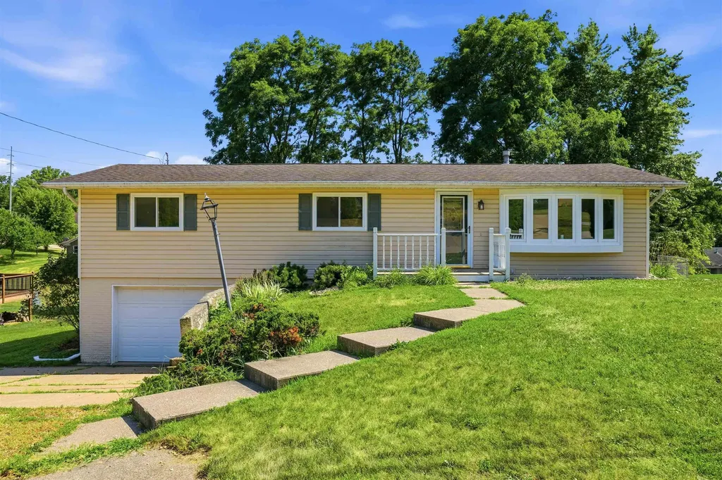 10296 Boleyn Dubuque IA 52001