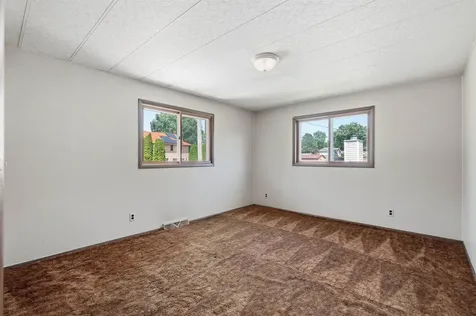 10296 Boleyn Dubuque IA 52001