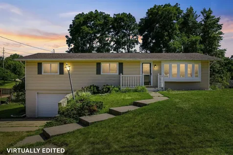 10296 Boleyn Dubuque IA 52001
