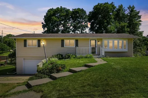 10296 Boleyn Dubuque IA 52001