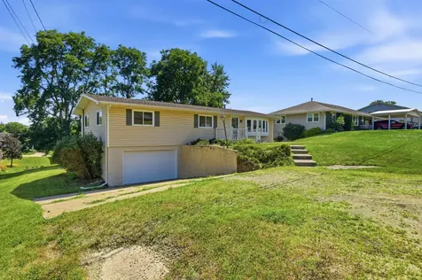 10296 Boleyn Dubuque IA 52001