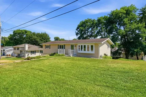 10296 Boleyn Dubuque IA 52001