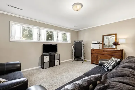 2930 Van Buren Dubuque IA 52001