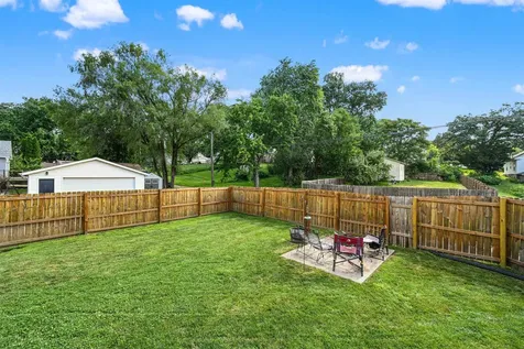 380 Glen Oak Dubuque IA 52001