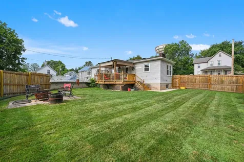 380 Glen Oak Dubuque IA 52001