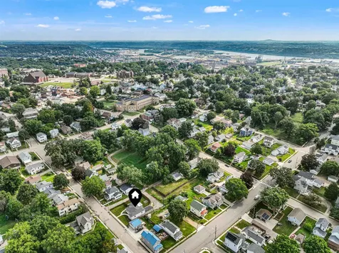 380 Glen Oak Dubuque IA 52001