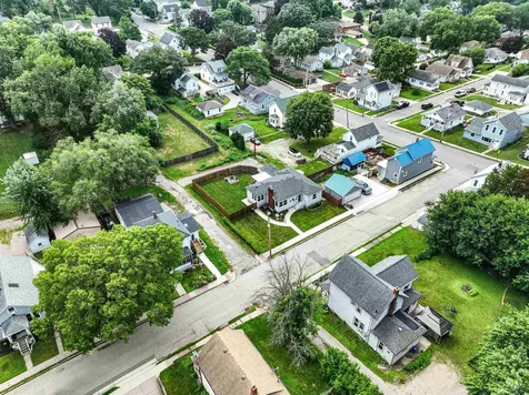 380 Glen Oak Dubuque IA 52001