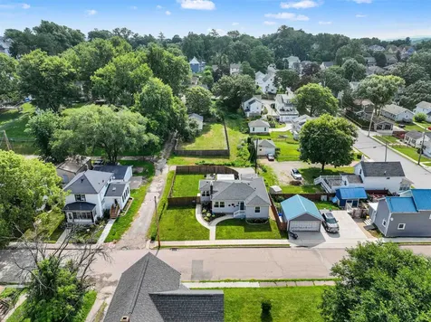 380 Glen Oak Dubuque IA 52001