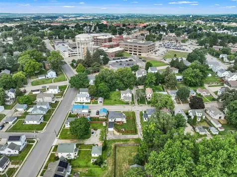 380 Glen Oak Dubuque IA 52001
