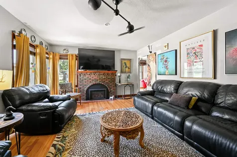 380 Glen Oak Dubuque IA 52001