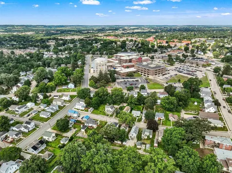 380 Glen Oak Dubuque IA 52001