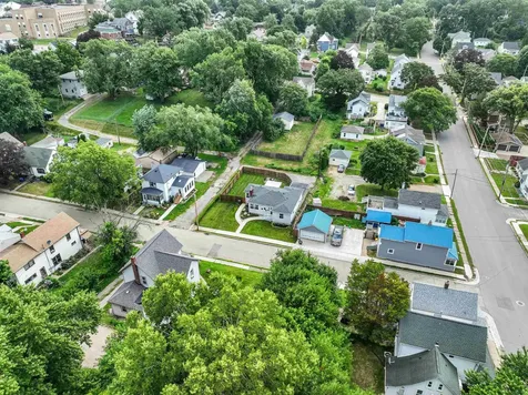 380 Glen Oak Dubuque IA 52001