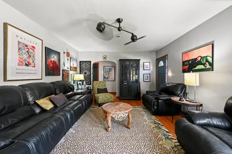 380 Glen Oak Dubuque IA 52001