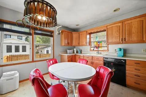 380 Glen Oak Dubuque IA 52001